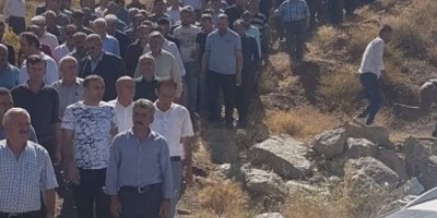 Hayatını kaybeden 3 kişi Hakkari’de toprağa verildi