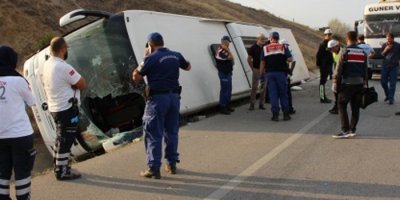 Yolcu otobüsü devrildi: Ölü ve yaralılar var