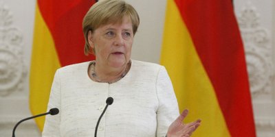 Merkel'den NATO'ya uyarı