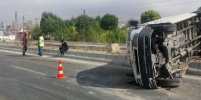 Van'da minibüs takla attı: 1 yaralı