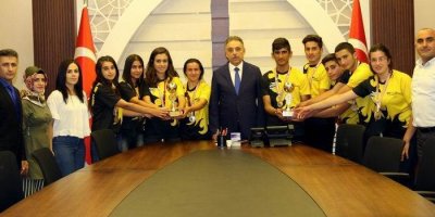 Raftingcilerden Vali Toprak'a ziyaret