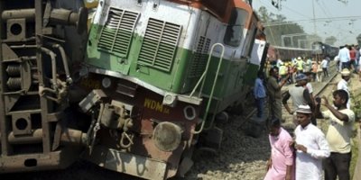 Tren kazası: 5 ölü, 30 yaralı