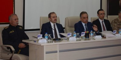 Hakkari’de muhtarlar toplantısı