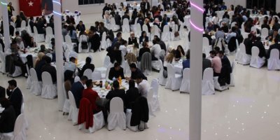 Atanan öğretmenler yemekte buluştu