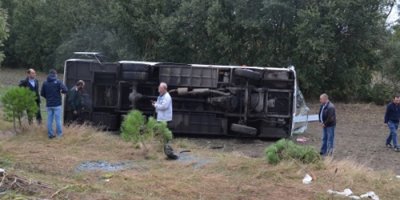 İşçi servisi devrildi: 14 yaralı
