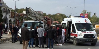 Kamyonet yayaya çarptı: 1 yaralı