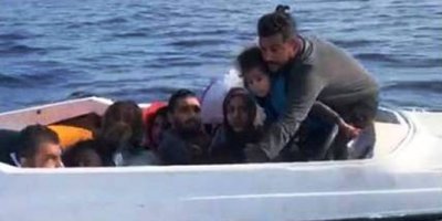 12 mülteci deniz ortasında yakalandı
