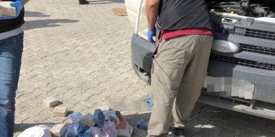 Bir minibüste 49 kilo eroin ele geçirildi