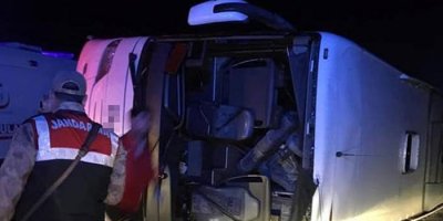 Yolcu otobüsü devrildi: 7 ölü, 24 yaralı