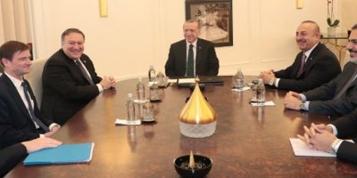 Havalimanında Pompeo ile Kaşıkçı görüşmesi