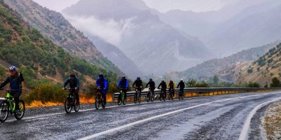 Yağmur altında bisiklet turu