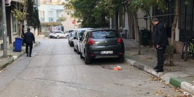 Eski eşini 18 yerinden bıçaklayıp çantasını alarak kaçtı