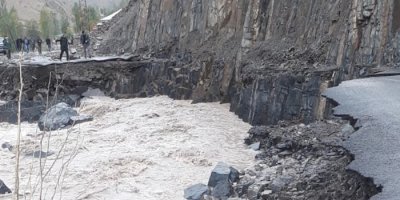 Hakkari'de sel: 6 işçi mahsur kaldı