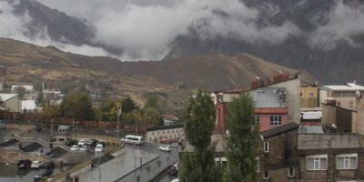 Hakkari Sümbül dağı zirvesine kar yağdı