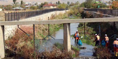 Van Gölü'ne dökülen dereler temizleniyor