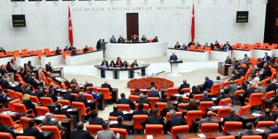 AK Parti'den KHK'li doktora çalışma yasağı teklifi