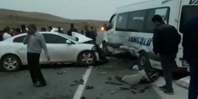 Hakkari - Van Yolunda feci kaza: 1 ölü 18 yaralı