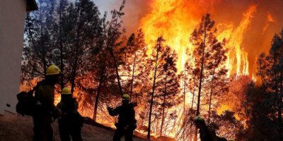 45 metrelik alevler söndürülemiyor