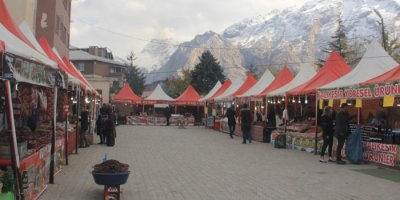 Hakkari'de ‘Yöresel Ürün Fuarı’ açıldı