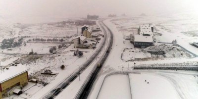 Erciyes'e lapa lapa kar yağdı