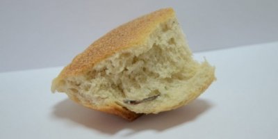 Ekmeğin içinden fare kuyruğu çıktı