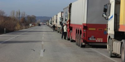 Kapıkule'de 13 kilometre tır kuyruğu