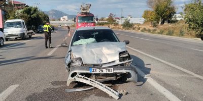 Otomobiller çarpıştı: 1'i ağır 4 yaralı