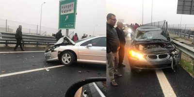 Tırdan düşen ineğe 2 otomobil çarptı