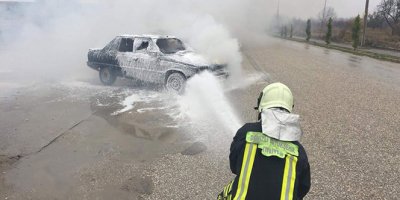 Seyir halindeki araç alev aldı!