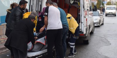 Yaşlı kadını bakıcısı kanlar içerisinde buldu