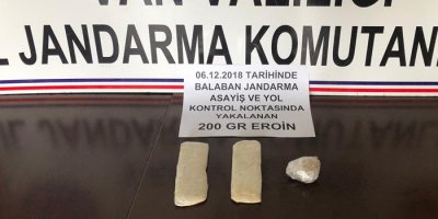 Ayakkabı keçesinin altından eroin çıktı