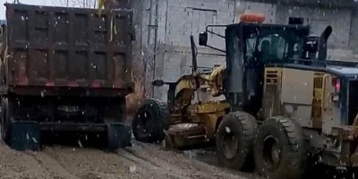 Yüksekova’da kumlama çalışmaları devam ediyor