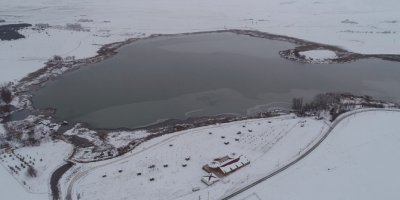 Hafik Gölü kısmen dondu