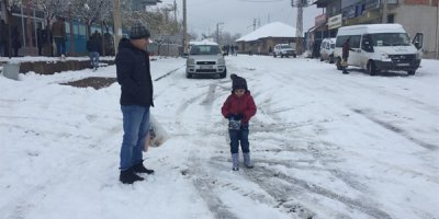 Bingöl’ün ilçelerinde kar yağışı etkili olmaya başladı