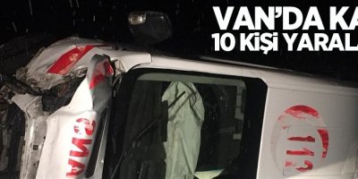 Hasta taşıyan ambulansla ticari araç çarpıştı: 10 yaralı