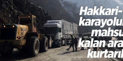 Hakkari-Van karayolunda mahsur kalan araçlar kurtarıldı