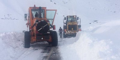 Hakkari’de 90 yerleşim yerinin yolu kapandı