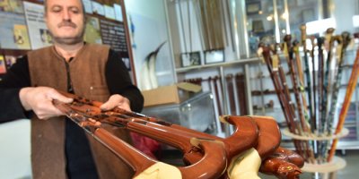 Van kedisi figürü bastona işlendi