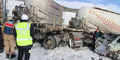 Erzurum'da 10 aracın karıştığı zincirleme trafik kazası: 1 ölü