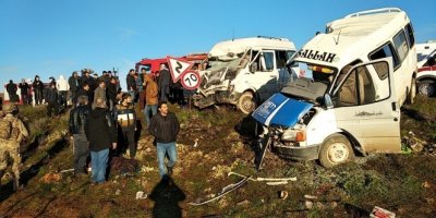 Şanlıurfa'da feci kaza: 2 ölü, 15 yaralı