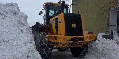 Hamile kadın, kepçe ile evine ulaştırıldı