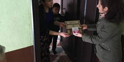 Çukurca Belediyesinden takvim dağıtımı