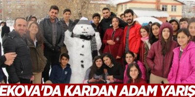 Yüksekova’da kardan adam yarışması