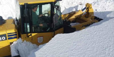 Kar kalınlığı iş makinelerin boyunu aştı