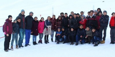 Çaldıranlı çocuklar kayak öğreniyor