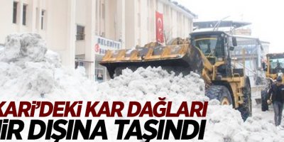 Hakkari'de karlar şehir merkezine çıkarıldı