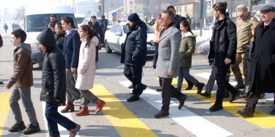 Yüksekova'da 'Trafikte yaya önceliği'