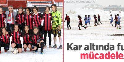 Kar altında futbol mücadelesi