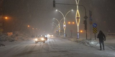Yüksekova’da modern ışıklandırma sistemi devreye girdi