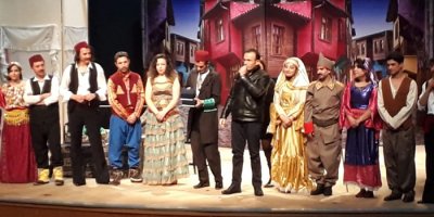 'Yedi Kocalı Hürmüz' adlı tiyatro oyunu sahnelendi
